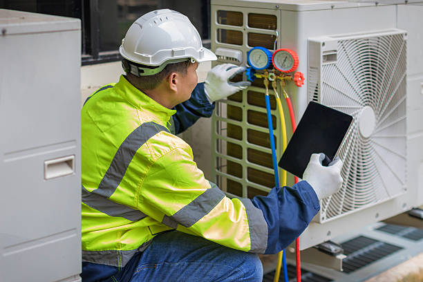 Professional Hvac technician working in Hopeland, PA
